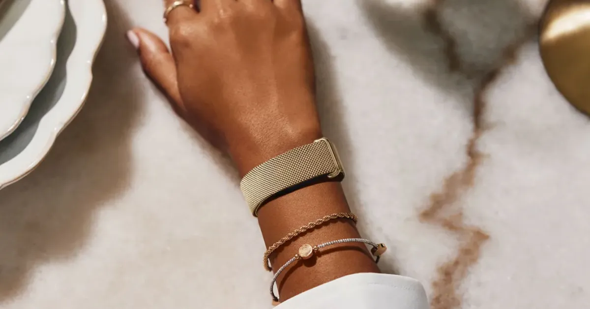Google’s Fitbit Air is getting a shiny new Metal Mesh band and better automatic tracking