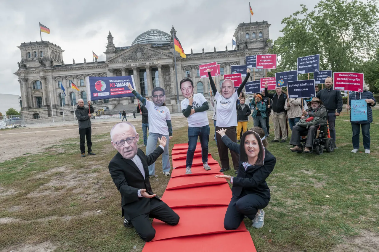 160.000+ Unterschriften an Bundestag übergeben – für Klimaschutz statt KI-Wahn