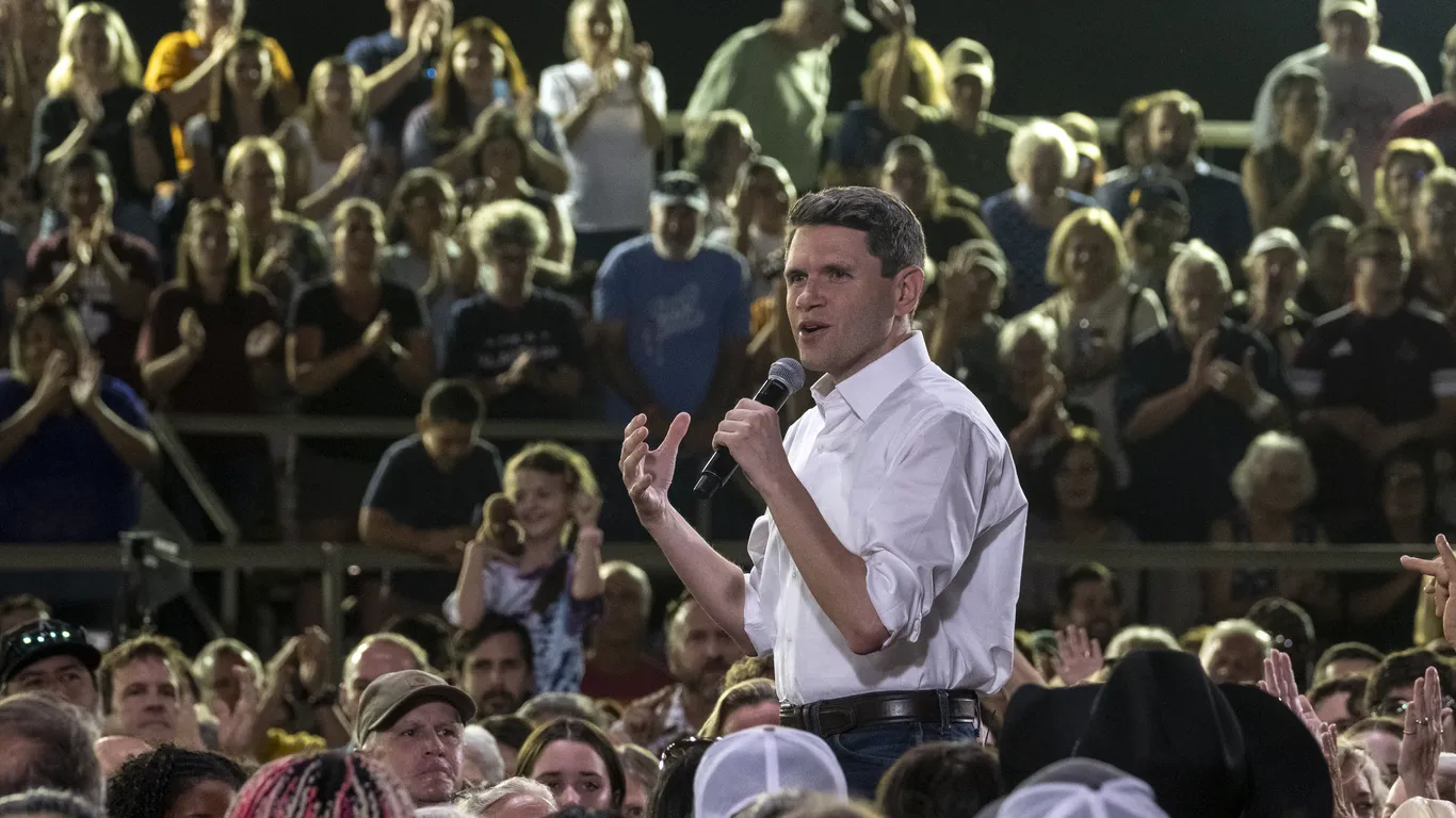 Democrats post "mind-blowing" numbers ahead of 2026 midterms
