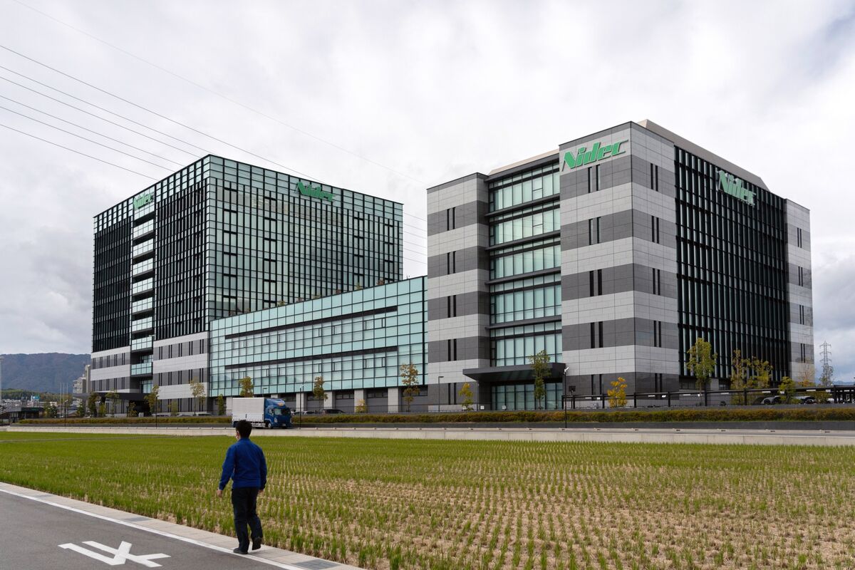 Nidec Shares Sink After Auditor Withholds Opinion on Results