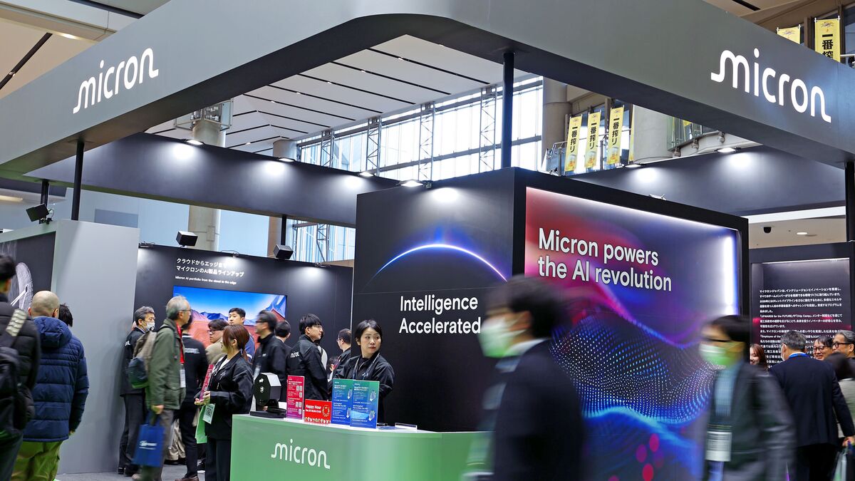 Micron’s $370 Billion Stock Rebound Hinges on AI Spending View