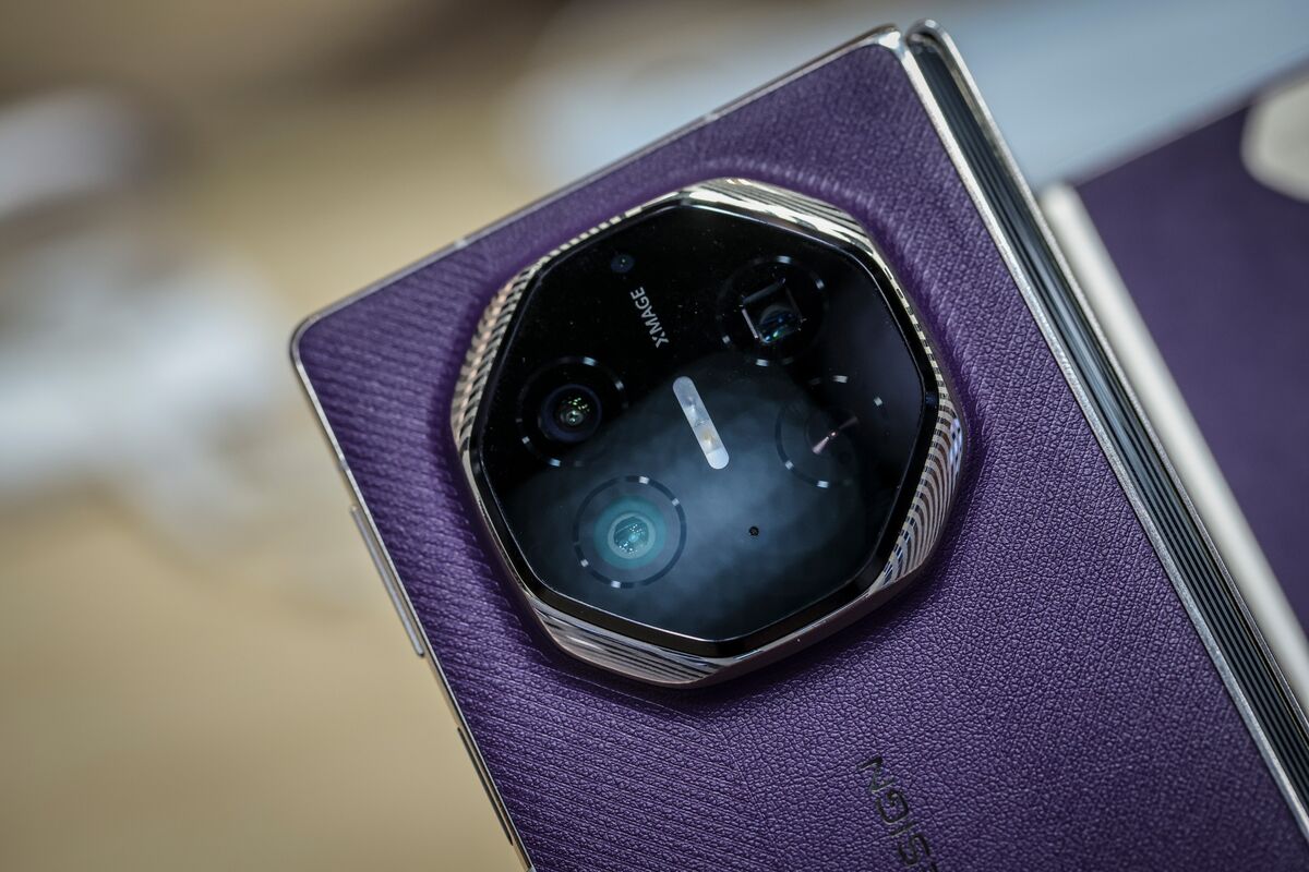 Huawei Predicts More Smartphone Price Hikes Due to Memory Crunch