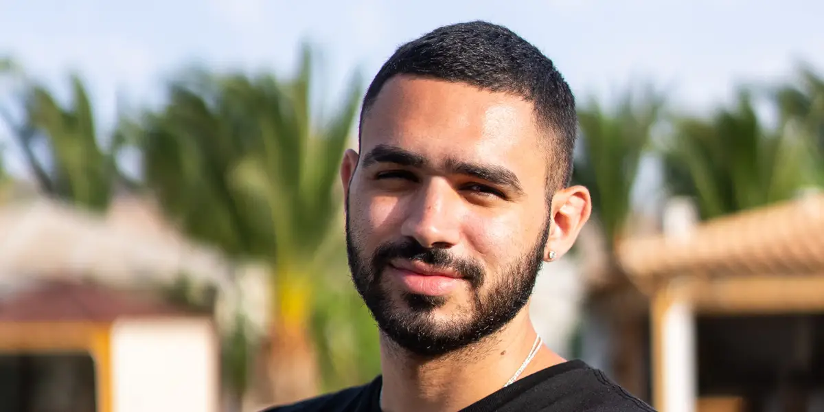 I broke into tech sales after working in construction. Here's how I landed a more flexible job with higher earning potential.