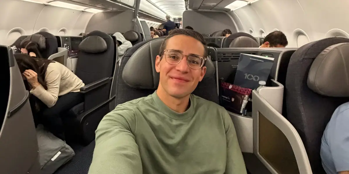 How to make economy feel like an upgrade, according to a travel expert who's spent 3,500 hours in premium cabins