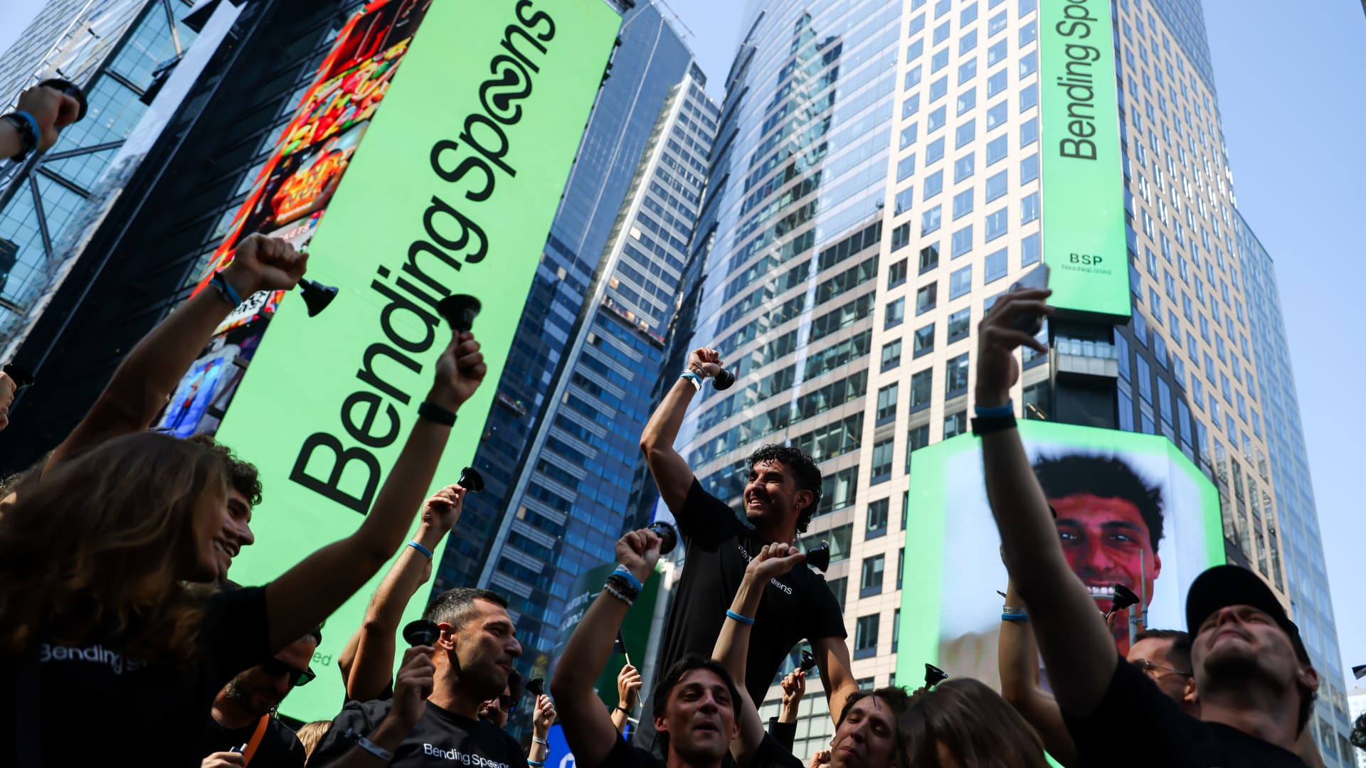 Bending Spoons wants to revive software castoffs. Berkshire is backing the plan