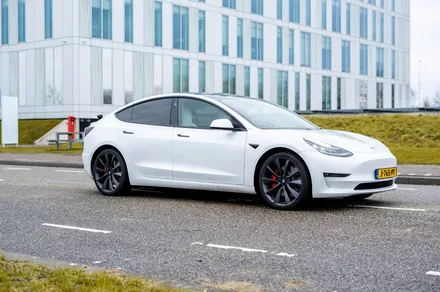 Tesla finally brings the new Model 3 screen to the US, with more range and power in tow