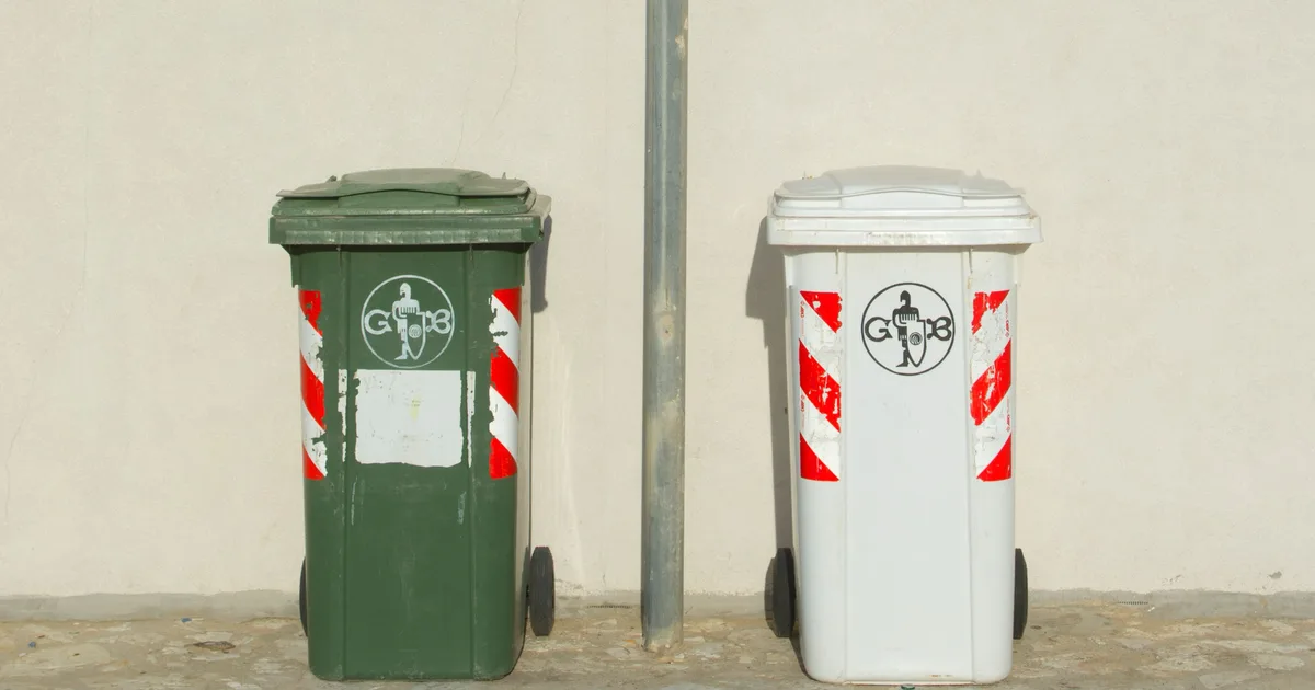 A new sunlight-powered trick could make smelly trash bins a thing of the past