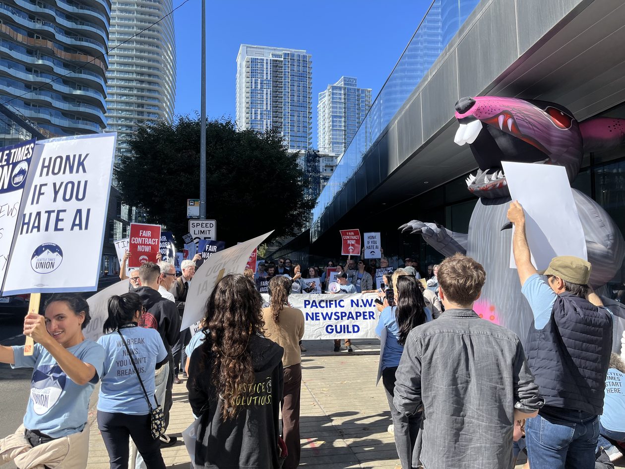 Seattle Times journalists picket over AI, calling for job protections in contract talks