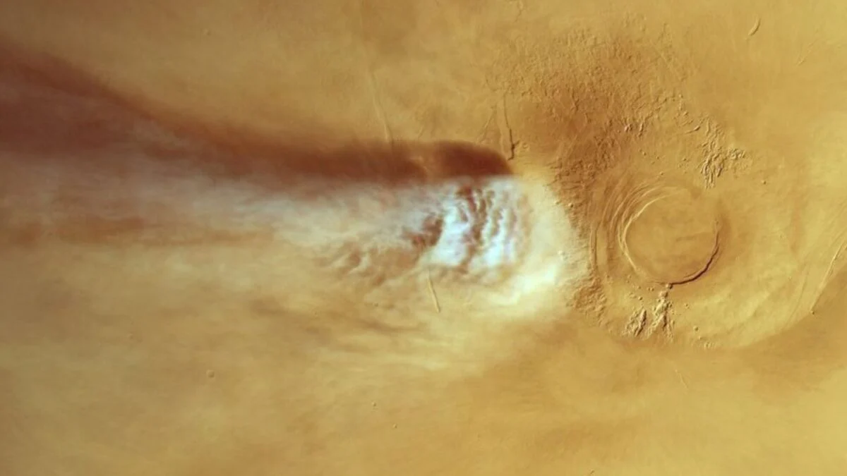 Mars’s Weirdest Cloud Forms in a Way Scientists Thought Was Impossible