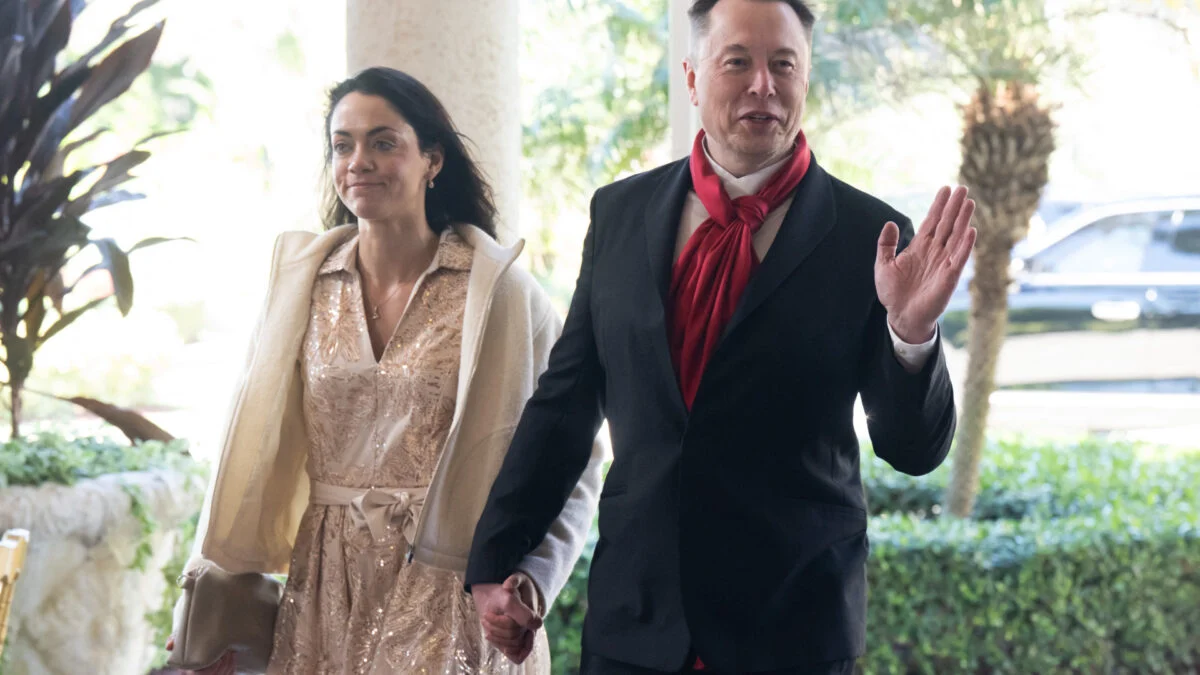 Ladies, Lock Up Your DMs: Elon Musk Is Back on the Market