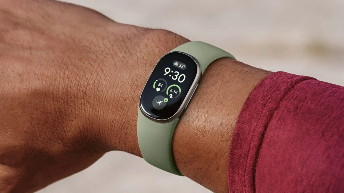 Google’s Fitbit Edge Sits Between a Fitbit Air and Pixel Watch 5