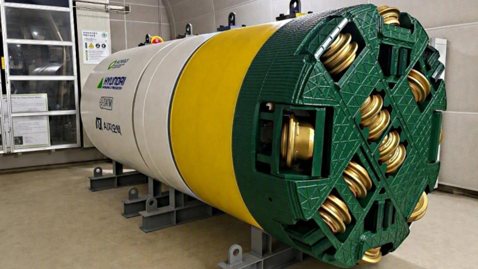 Hyundai digs full-scale nuclear waste hole with 18.7-foot foldable cutter