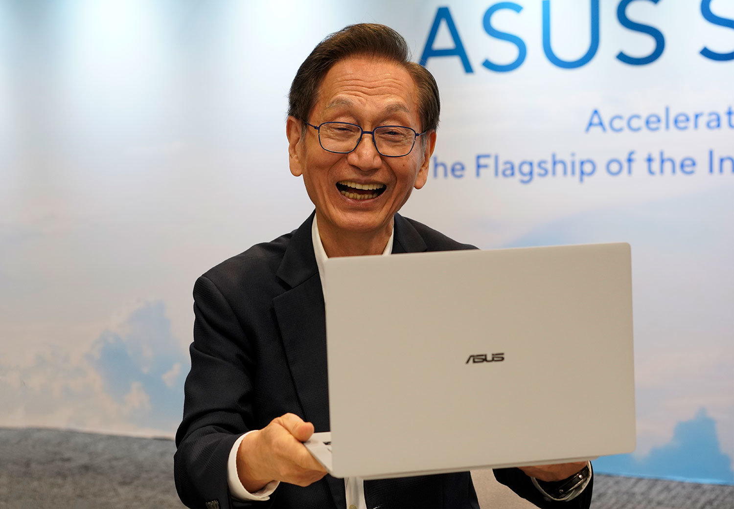 ASUS ジョニー・シー会長が語る「AI時代にエンジニアが変えてはいけないもの」──思考はアウトソースできても、理解はできない