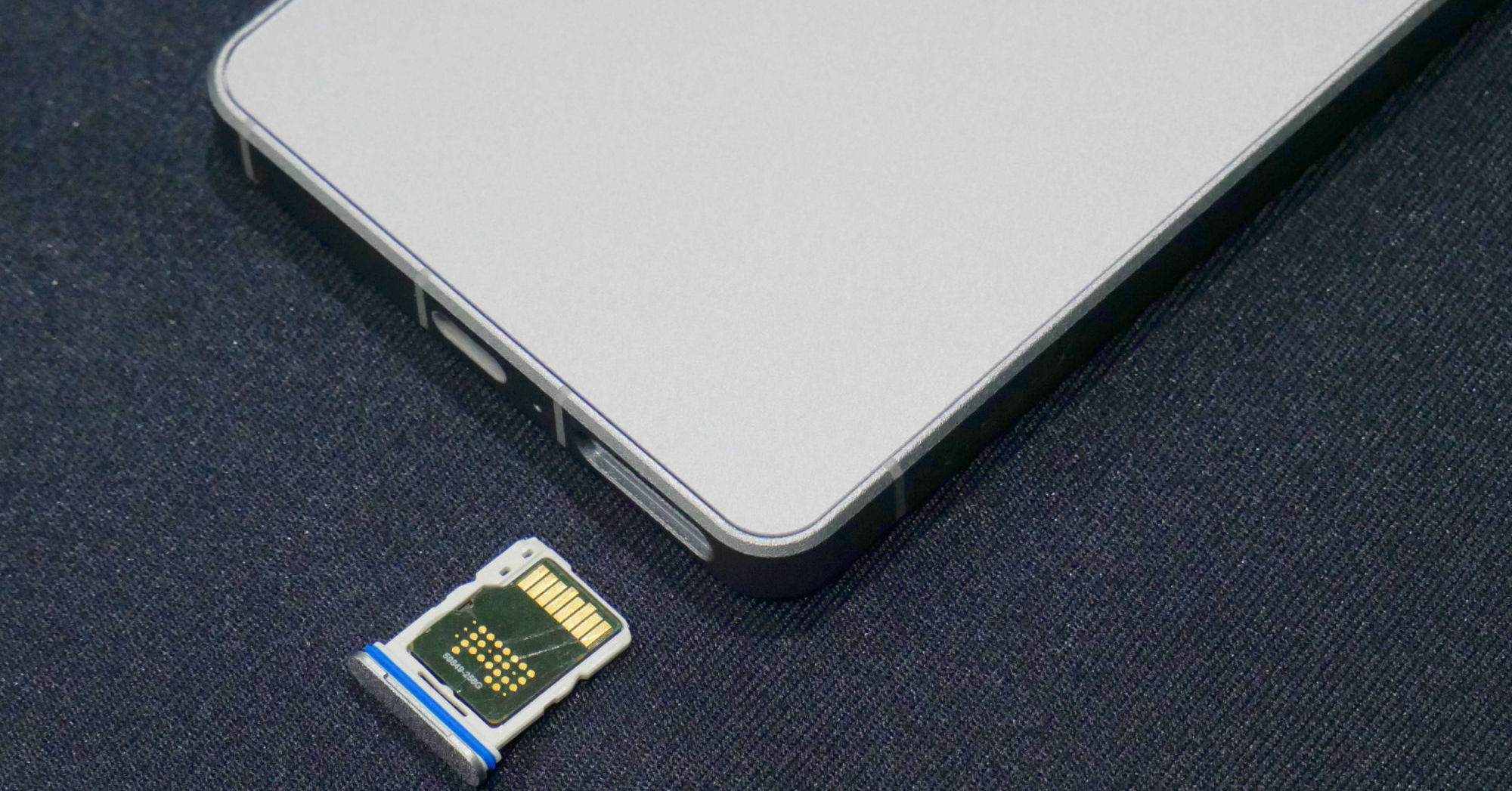 スマホに「microSDスロット」はまだ必要? 自分に合ったデータの保存方法を考えよう