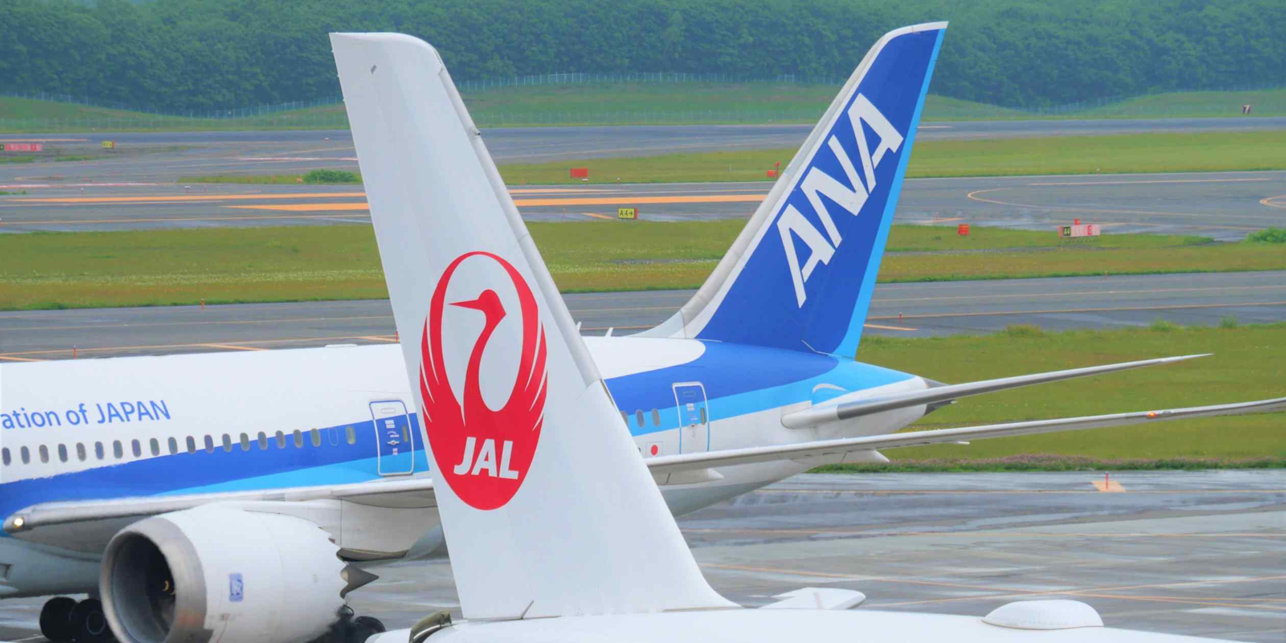 JAL to lower bar for elite status in bid for frequent flyers
