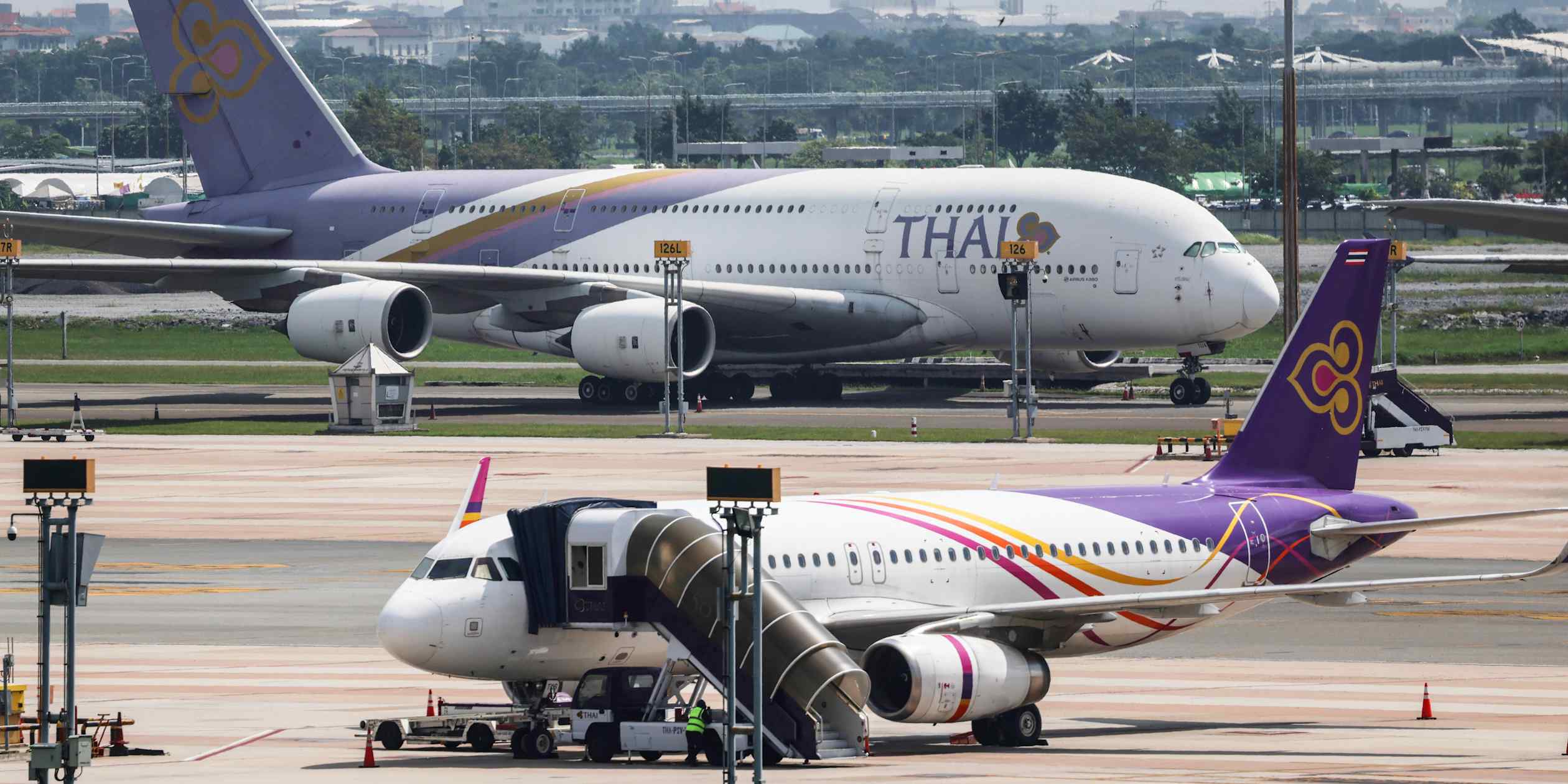 Thai Airways suspends CEO after Bangkok airport chaos during flooding