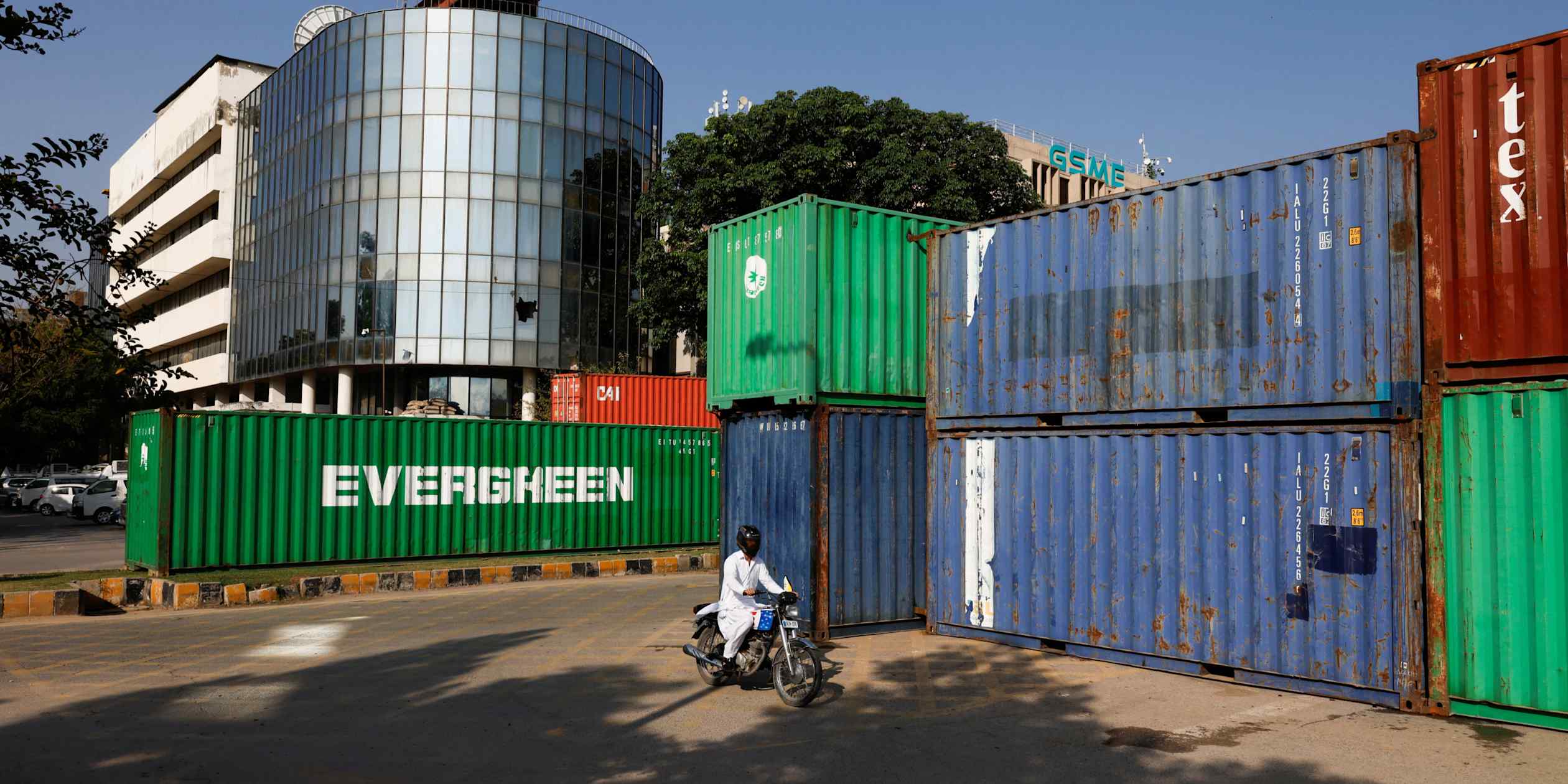 Roadblocks in Pakistan capital to deter Imran Khan supporters