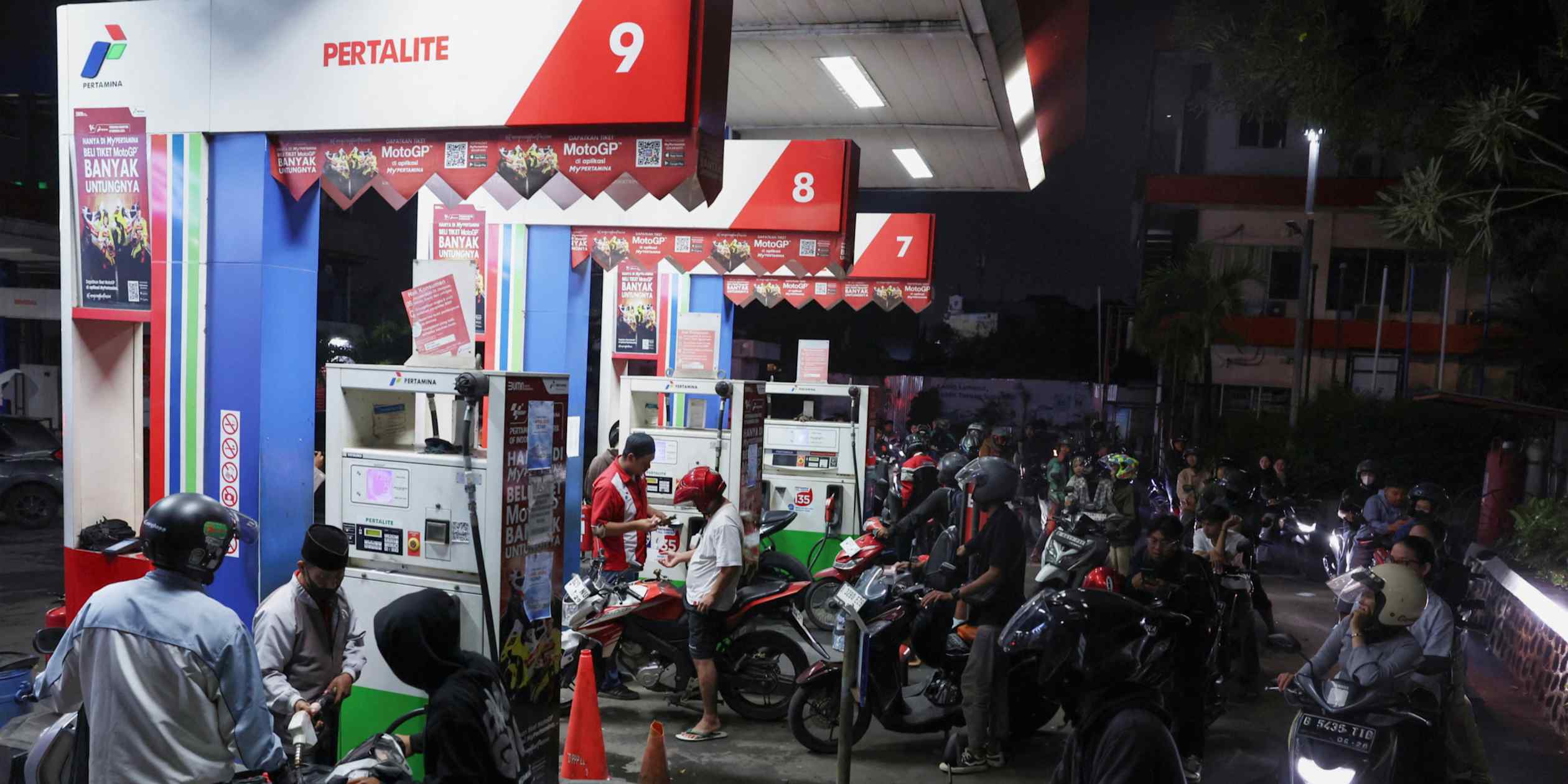 Despite inflation, emerging economies struggle to raise interest rates