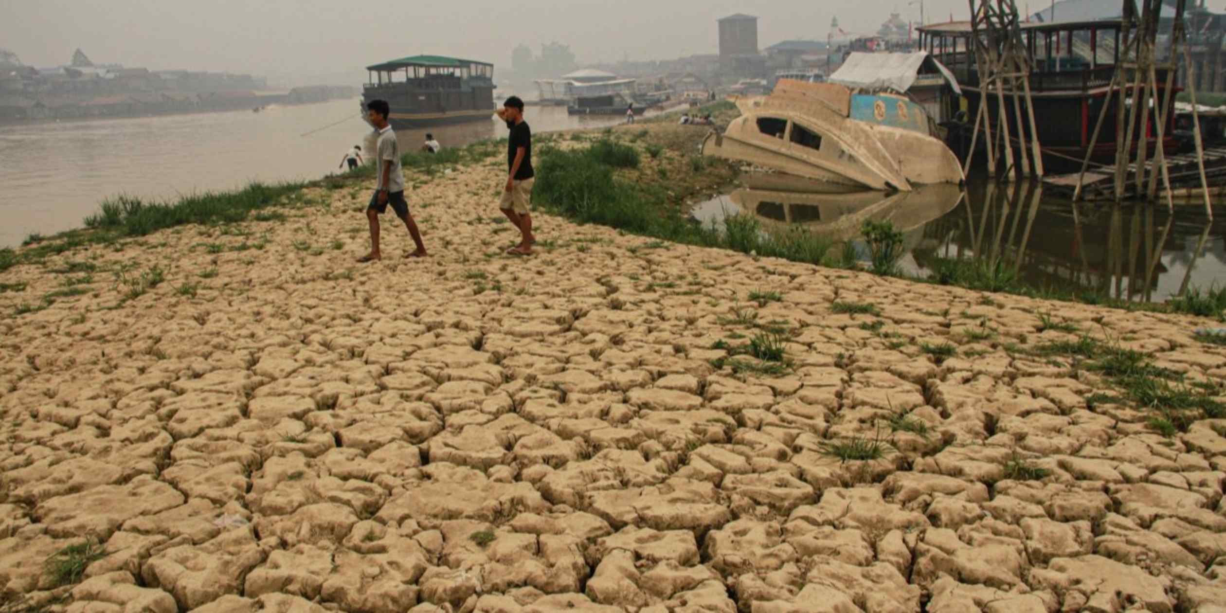 El Nino dries Kalimantan rivers, hits coal shipments in Indonesia