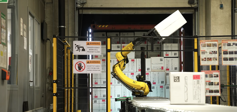 Bauhaus automates container unloading and palletizing with XYZ Robotics