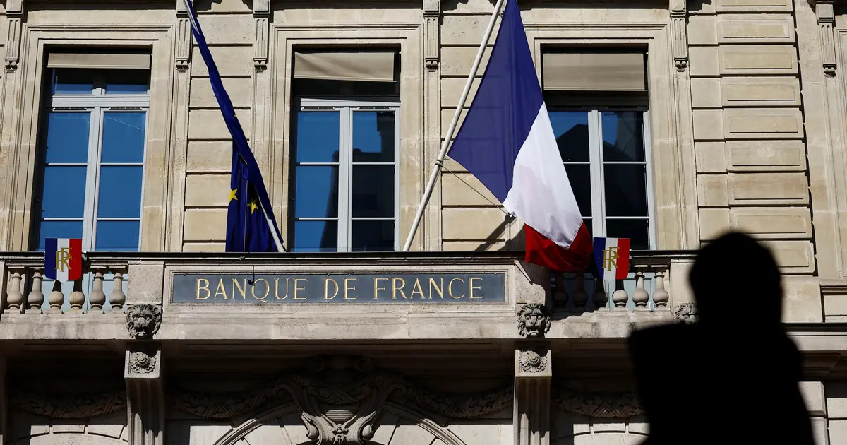 France plans record bond sale as debt fears grow