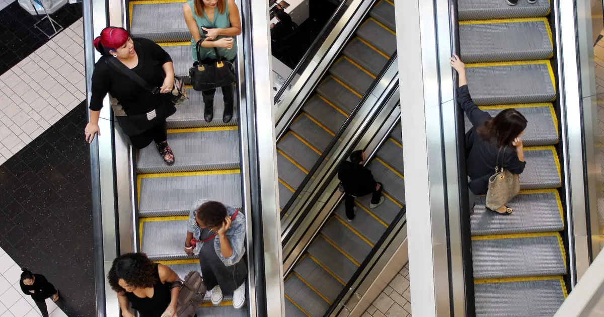 US economy shows resilience on solid consumer spending, growth data