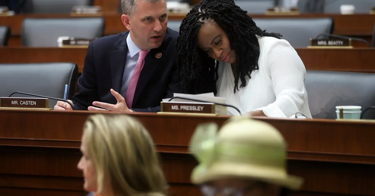 Casten drums up support for Financial Services bid