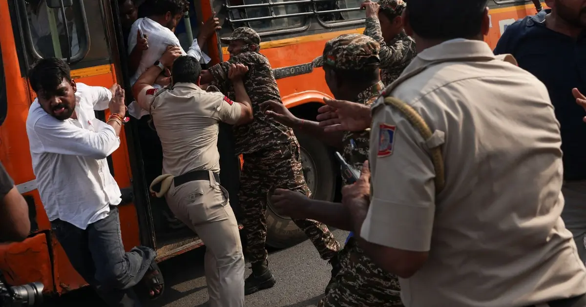 India cracks down on growing protests
