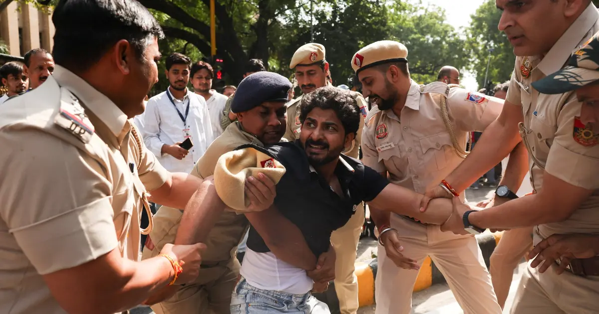 Anti-establishment demonstrations sweep across India