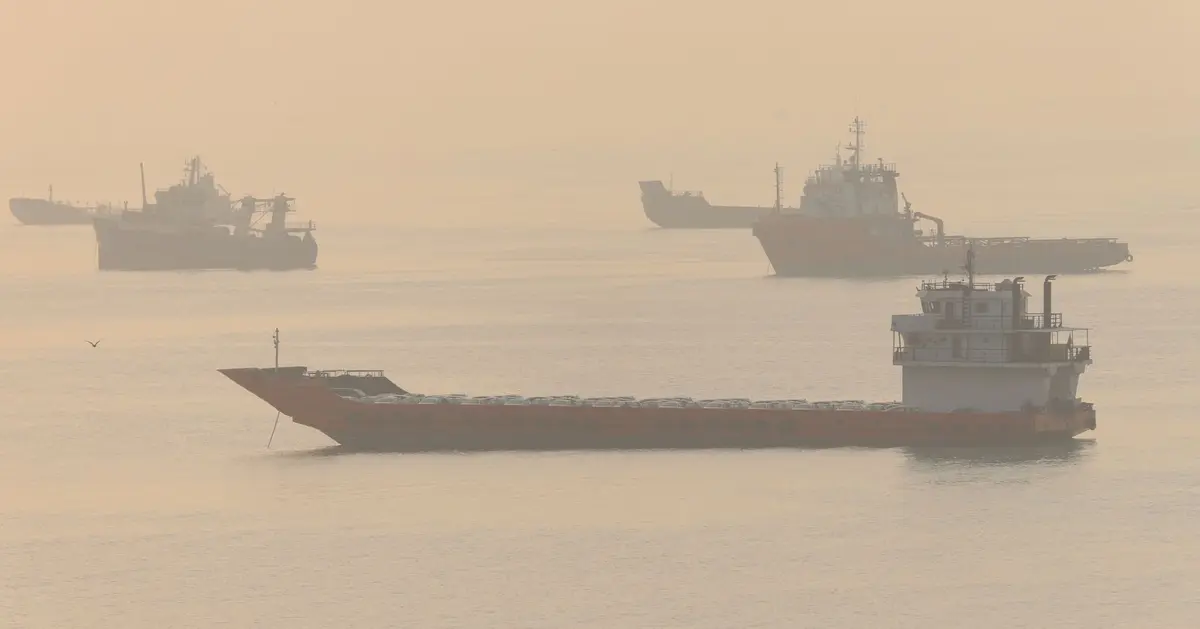Oil flows out of Middle East increase