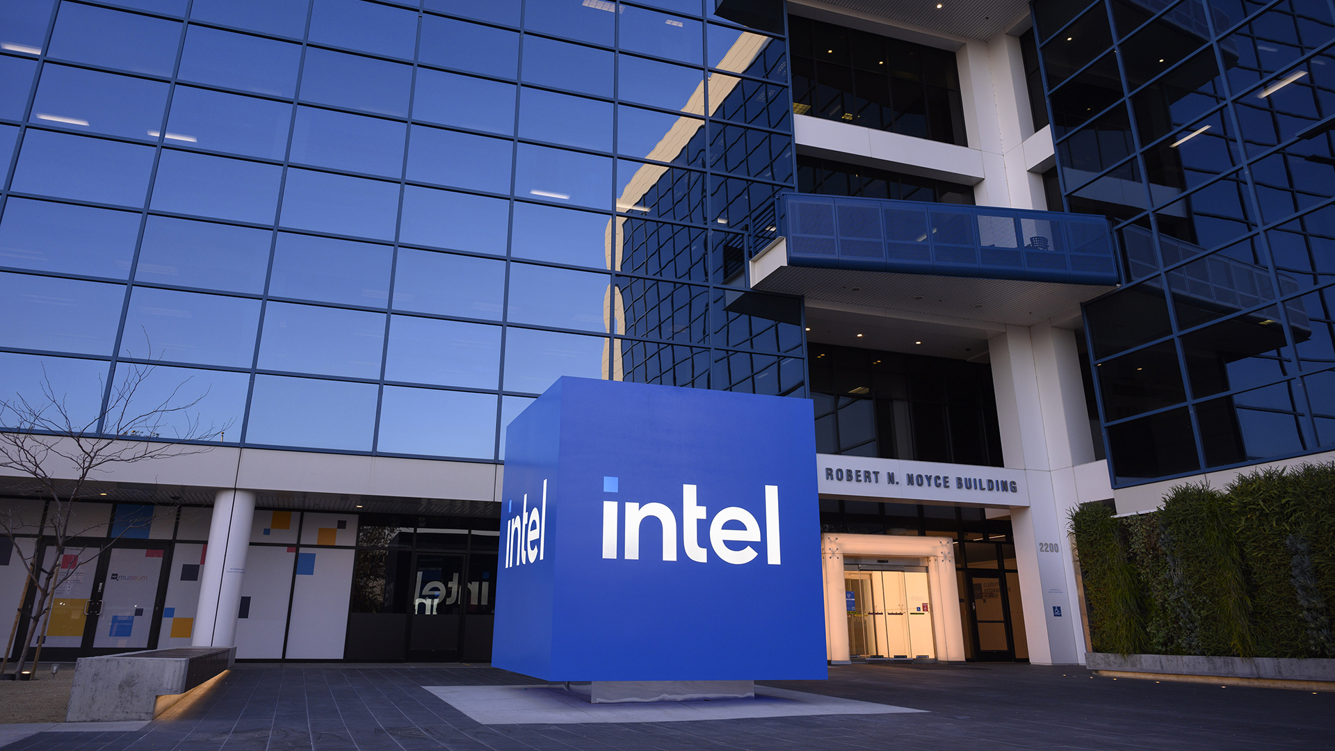 Intel, Broadcom CEOs flag AI industry challenges at financial event