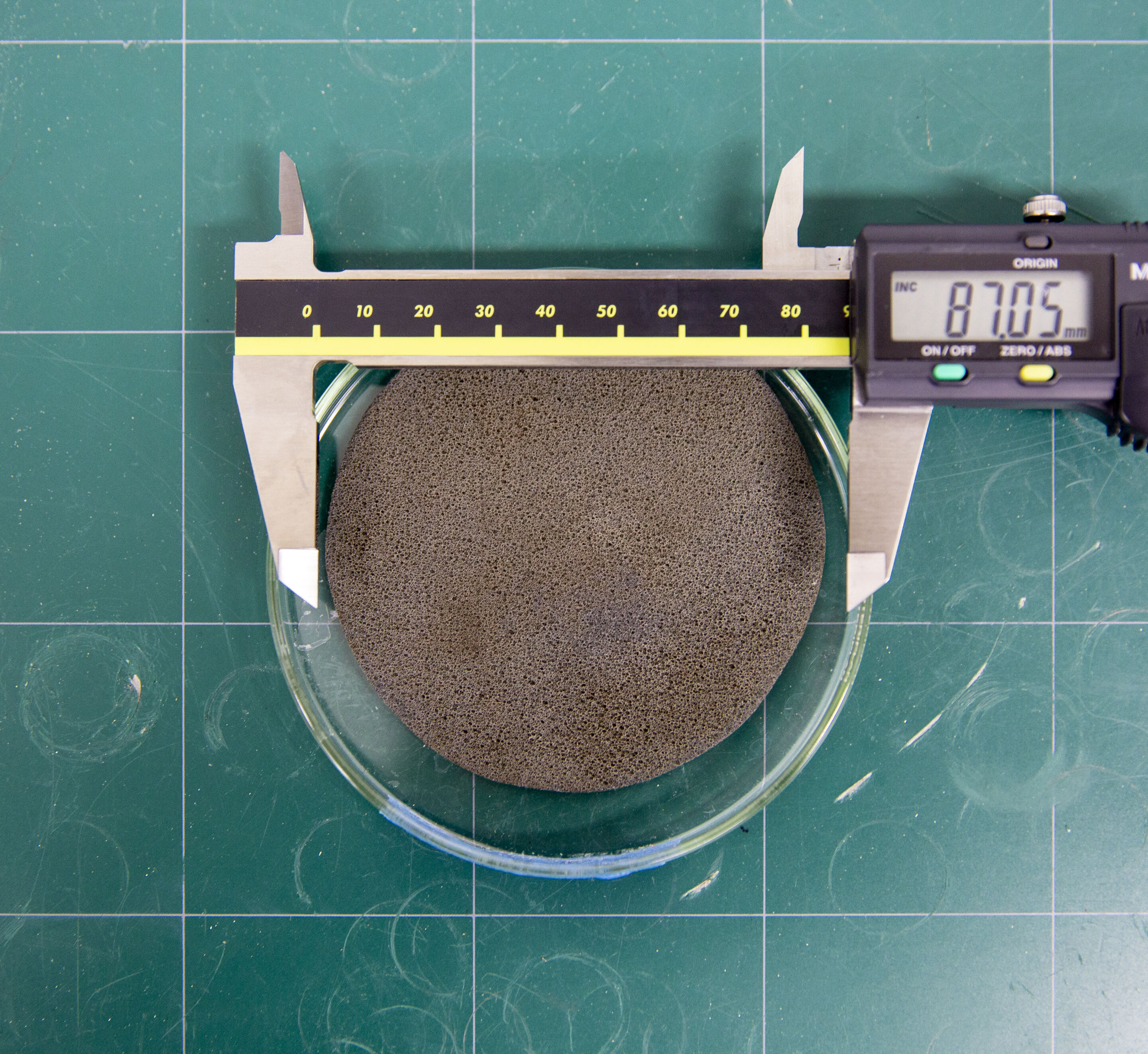 Non-noble-metal electrode slashes green hydrogen production costs, overcoming a key bottleneck