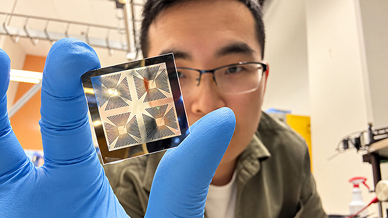 Tiny chip uses ultrasound-powered microbubbles to steer fluid flow in real time