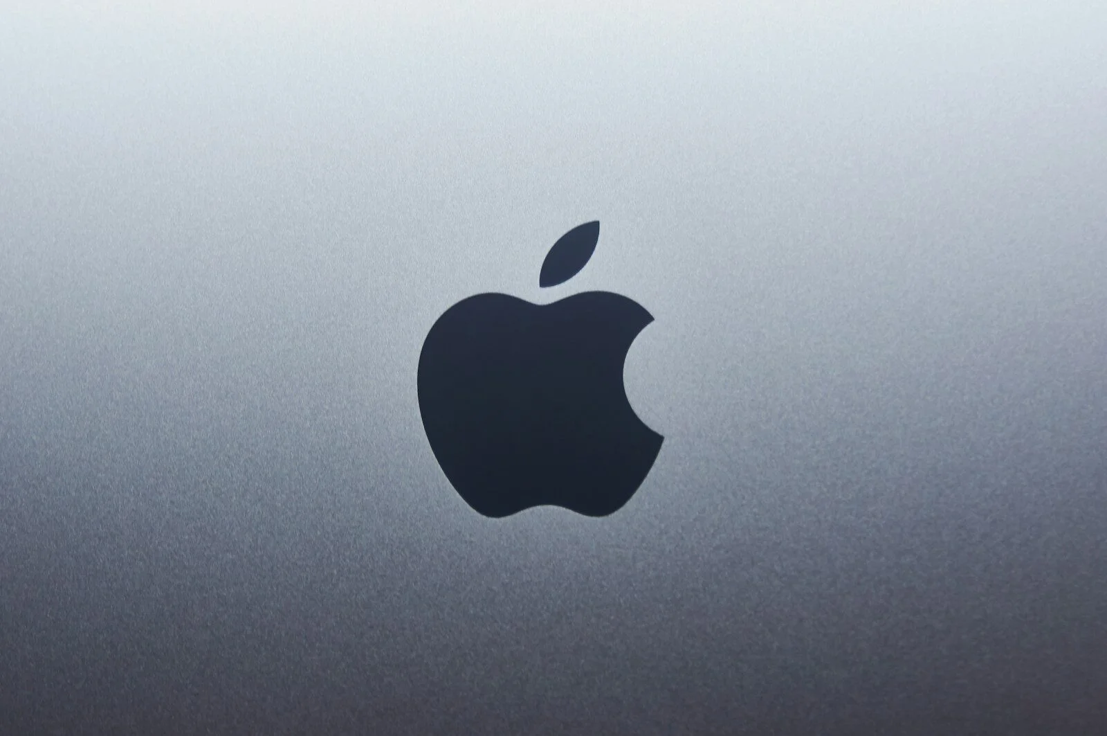 Apple Expands AI Ambitions With Huxe Talent Deal and Siri-Powered HomeView Smart Home Hub