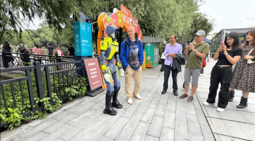 Deep Robotics Tests DR02 Humanoids in Hangzhou Traffic and Tourist Areas