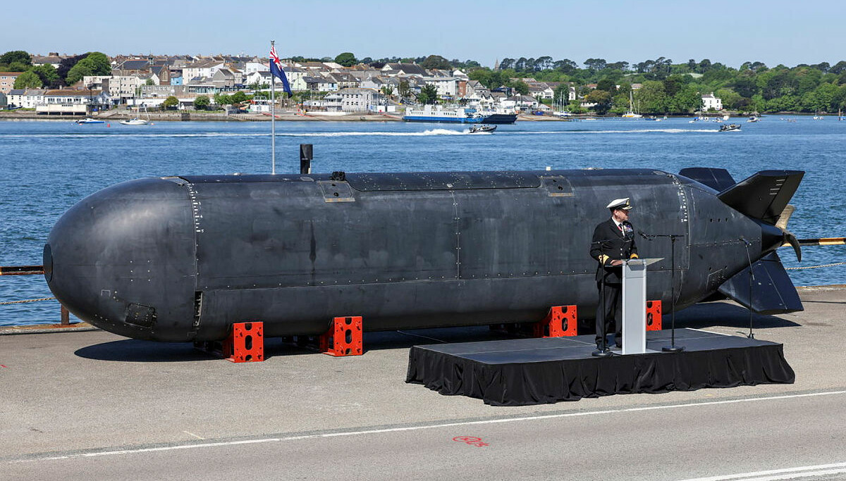 Royal Navy goes fishing for suppliers to build its Type 93 robot submarine