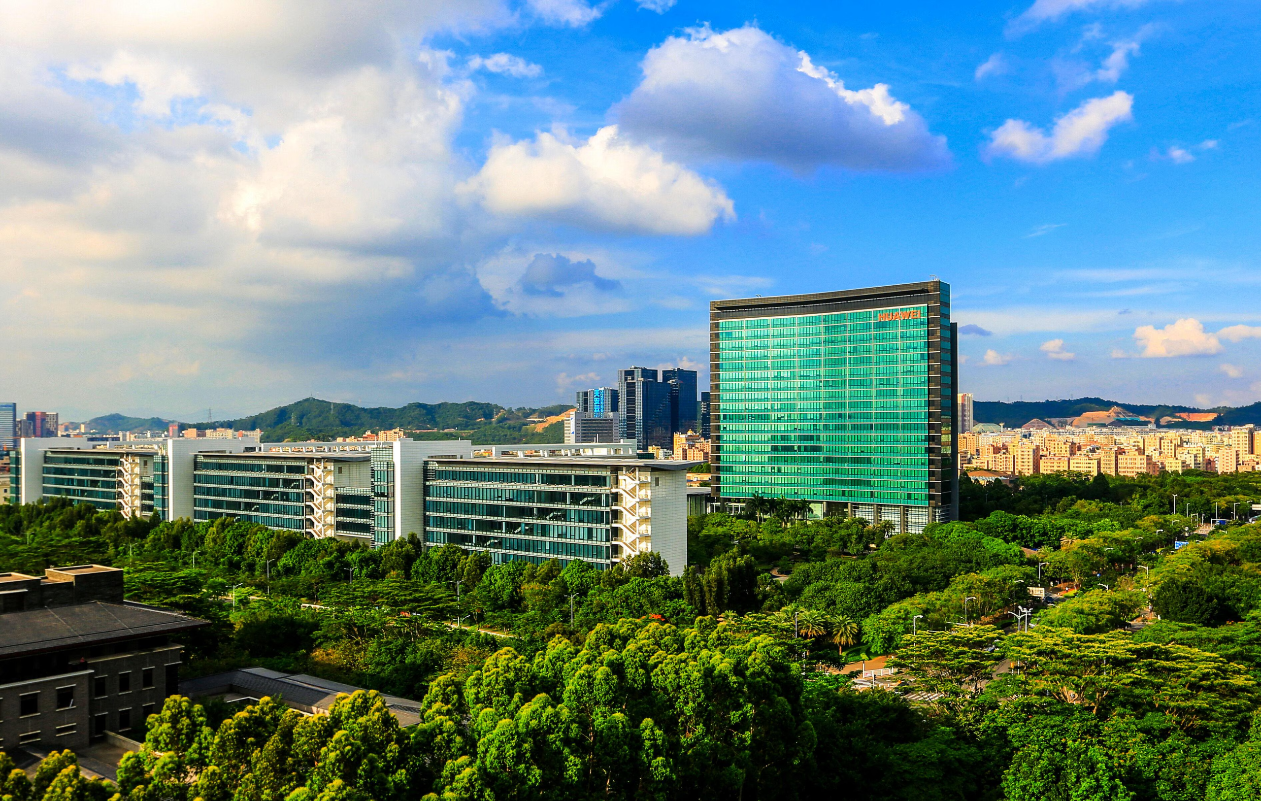 Qualcomm will pay Huawei to license its patents for the first time in historic turnaround