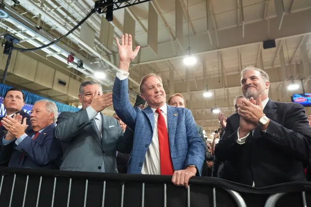 Republicans Spend $500 Million on Midterms as Polls Hold Against Them