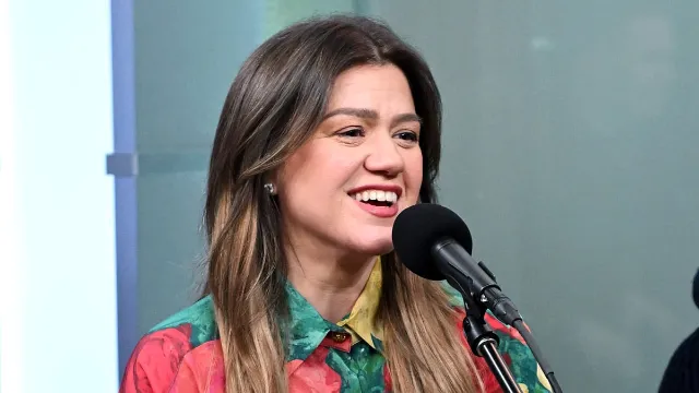 Kelly Clarkson Blasts Brooklyn Shop Over 'Pretty Woman' Snub, Triggering 1 Review-Bombing Wave