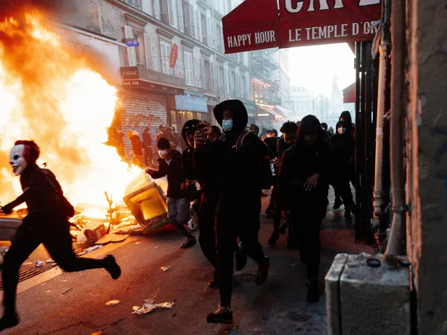 French 10-Year Yield Jumps to 4.842% as Violent Protests Hit Euro