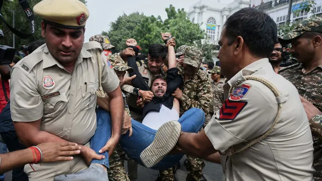 Indian Police Detain 20 Cockroach Movement Activists Over 130 Million Voter Deletions