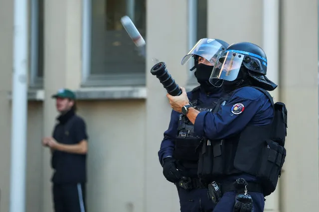 France Suspends Stun Grenades After 15-Year-Old Loses Hand in School Protests