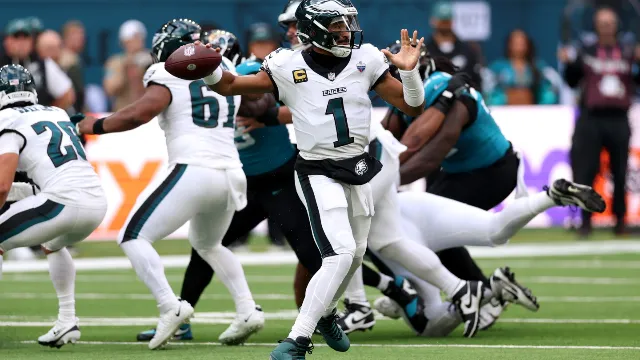 Eagles Seize 14-7 Lead on 62-Yard Hurts-to-Cooper Touchdown