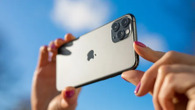 Apple Adds 2 AI Photo Tools in iOS 27 to Extend and Reframe Images