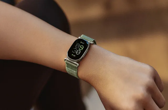 Google Debuts $180 Fitbit Edge With 1.34-Inch Screen and First Replaceable Battery