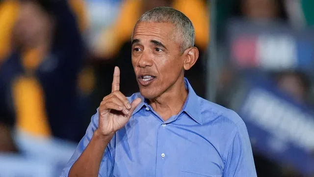 Obama Defends Omar in Citizenship Probe, Citing Her Arrival at Age 12