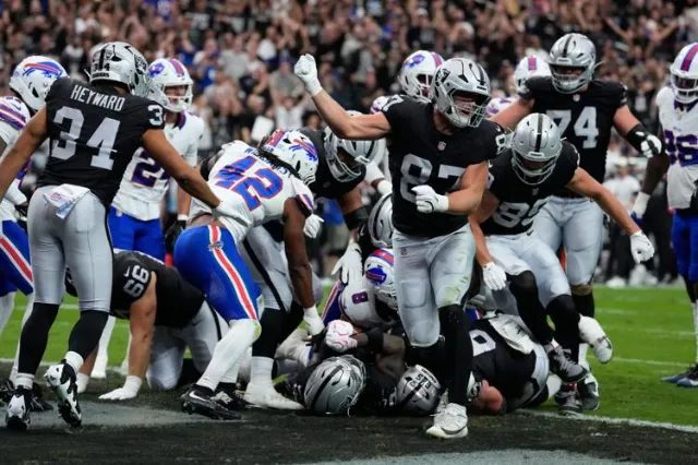 Raiders Drop Third Straight, 33-30 to Bills, as Red-Zone Failures and 62 Penalty Yards Bite